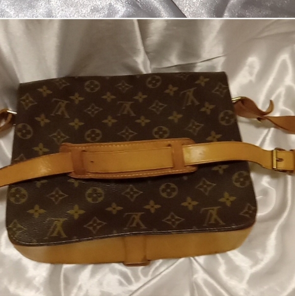 Louis Vuitton This beautiful GM size Authentic Cartouchiere CB Selling for $895. - Picture 4 of 14